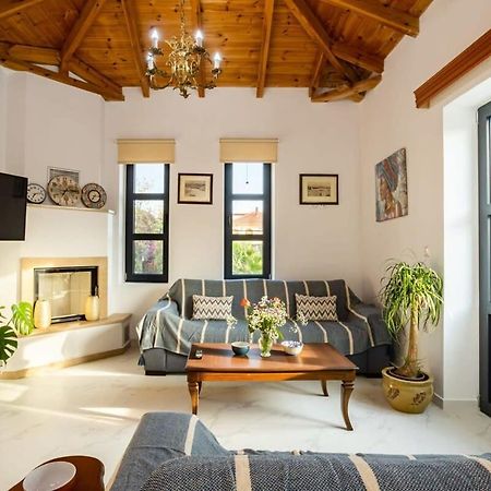 Mani Stone Built Home A Breath Away To The Sea Ступа Екстериор снимка