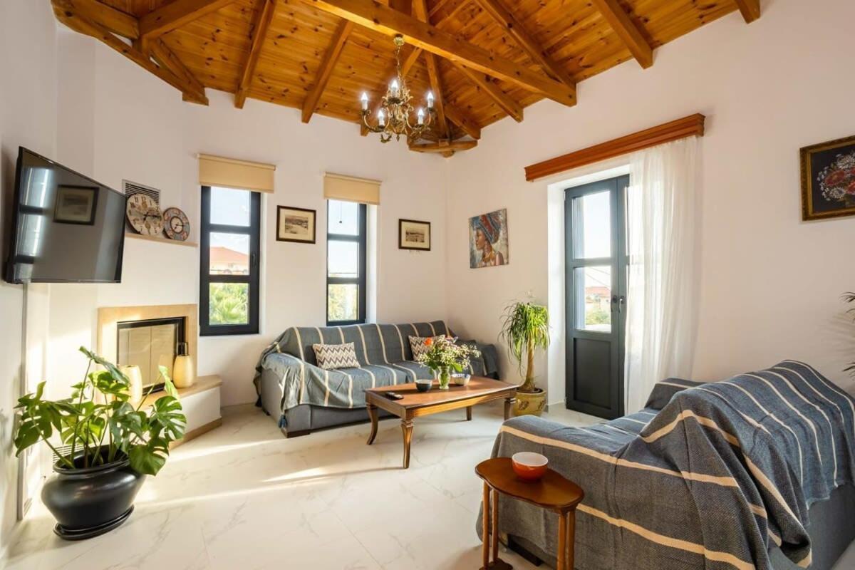 Mani Stone Built Home A Breath Away To The Sea Ступа Екстериор снимка