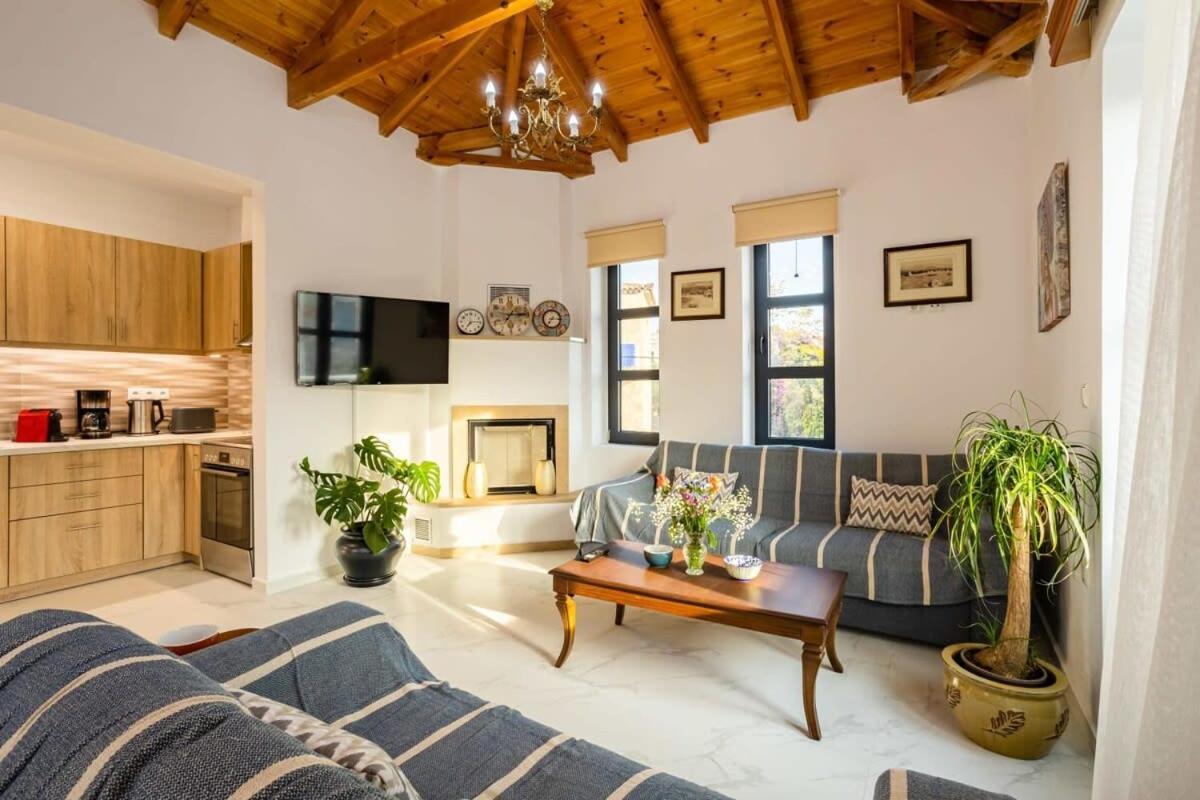Mani Stone Built Home A Breath Away To The Sea Ступа Екстериор снимка