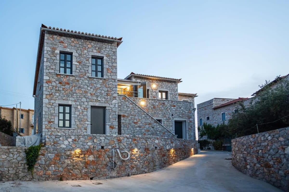 Mani Stone Built Home A Breath Away To The Sea Ступа Екстериор снимка