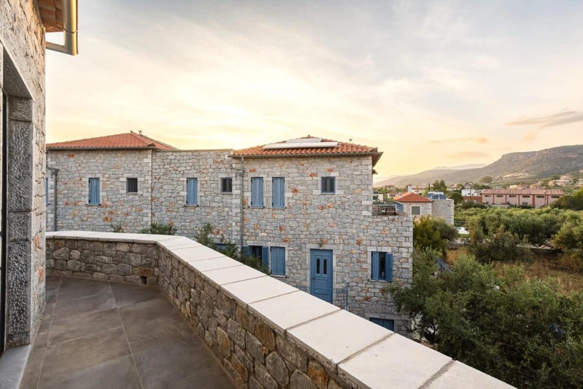 Mani Stone Built Home A Breath Away To The Sea Ступа Екстериор снимка