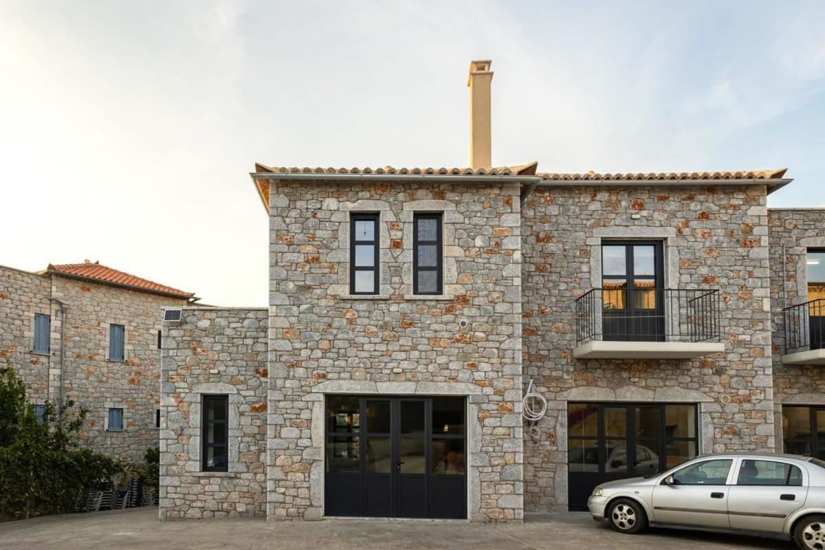 Mani Stone Built Home A Breath Away To The Sea Ступа Екстериор снимка