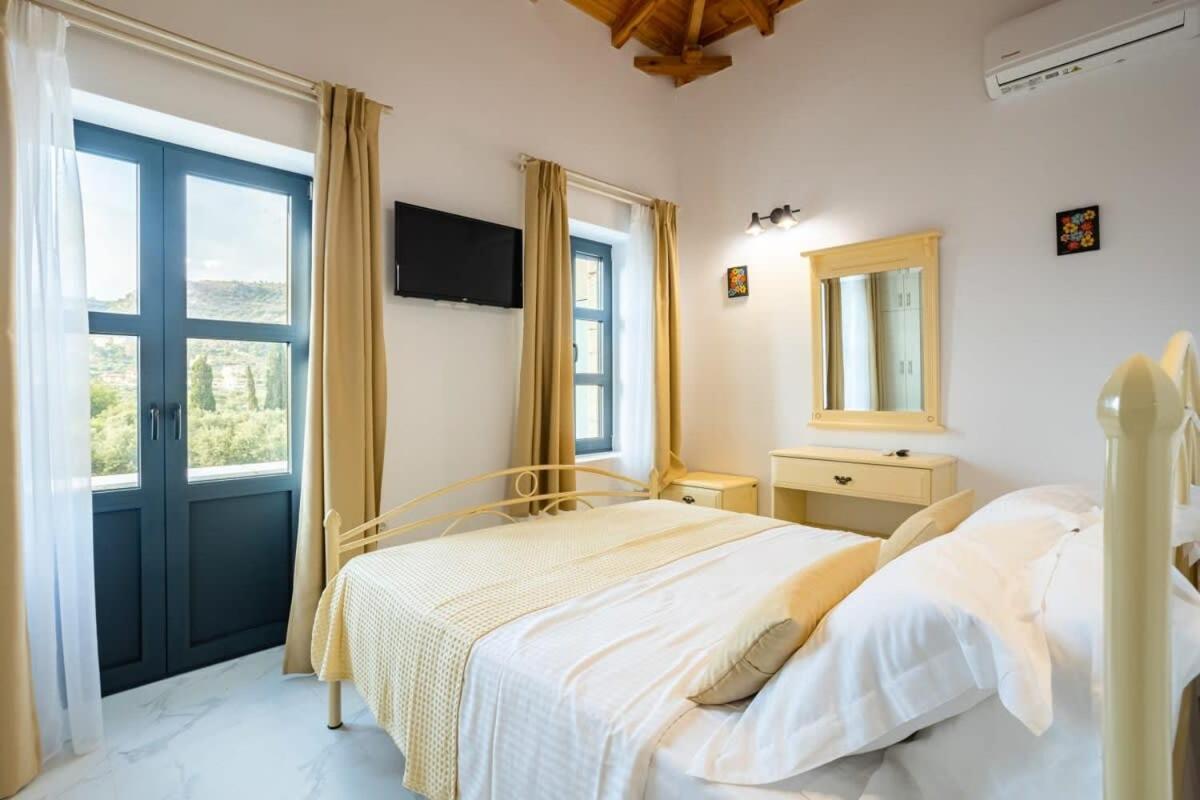 Mani Stone Built Home A Breath Away To The Sea Ступа Екстериор снимка