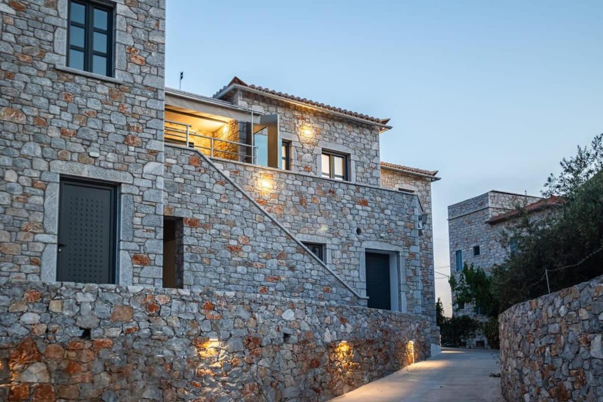 Mani Stone Built Home A Breath Away To The Sea Ступа Екстериор снимка