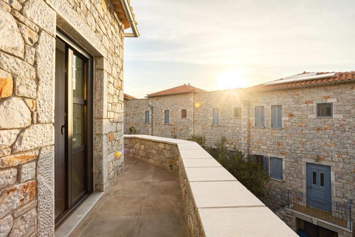 Mani Stone Built Home A Breath Away To The Sea Ступа Екстериор снимка