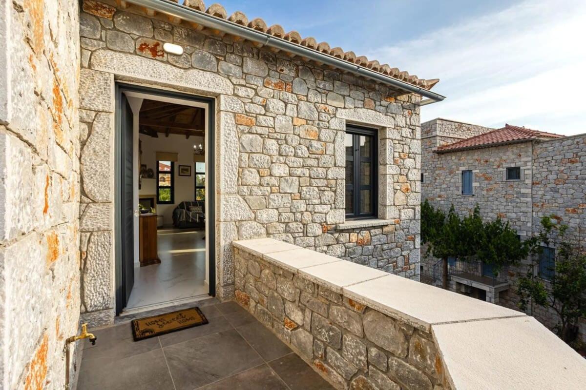 Mani Stone Built Home A Breath Away To The Sea Ступа Екстериор снимка