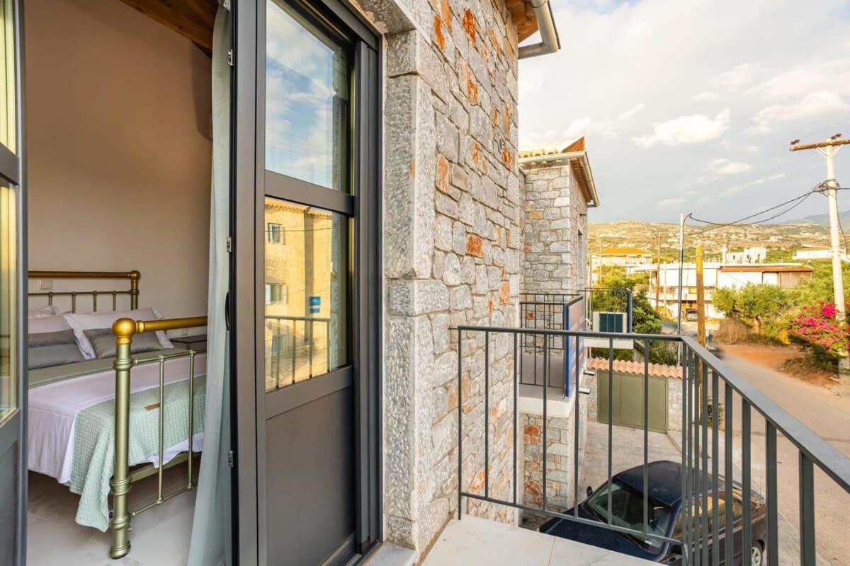 Mani Stone Built Home A Breath Away To The Sea Ступа Екстериор снимка